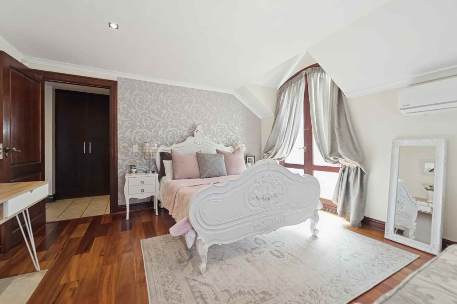 6 Bedroom Property for Sale in Atlantic Beach Golf Estate Western Cape